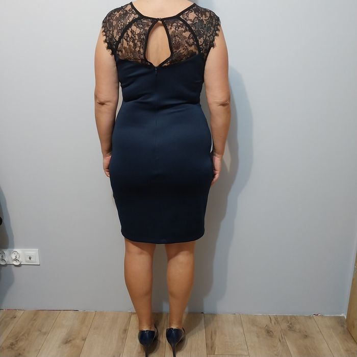 Elegancka sukienka 40 zł.