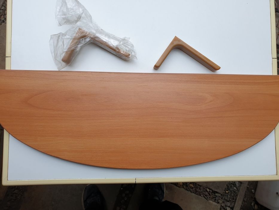 Поличка з монтажними кутками.