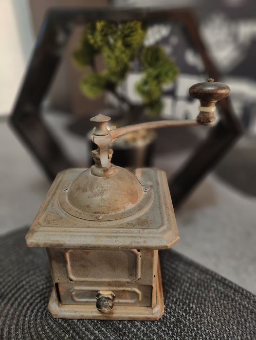 Старинная французская кофемолка Peugeot Frères/1890-1900г: 2 673