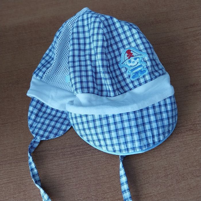 Czapkę niemowlęca z daszkiem