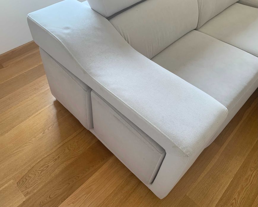 Sofá com chaise long