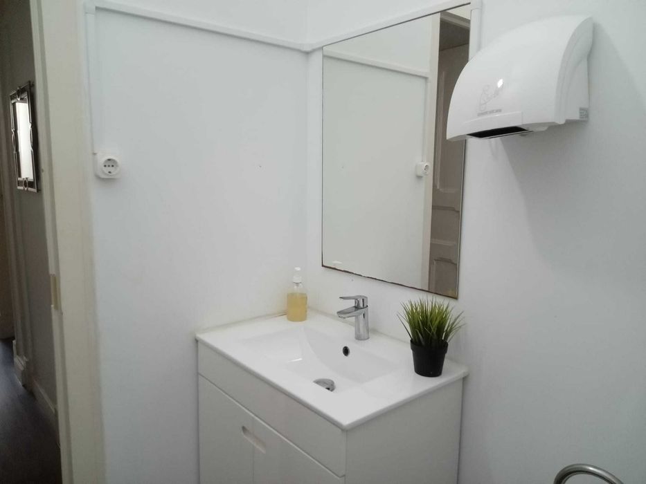Aluga se Sala  Amoreira - Cascais  para consultorio/ escritorio/ Esteticista
