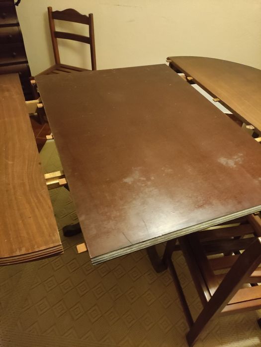 Mesa e 4 cadeiras -  Madeira maciça