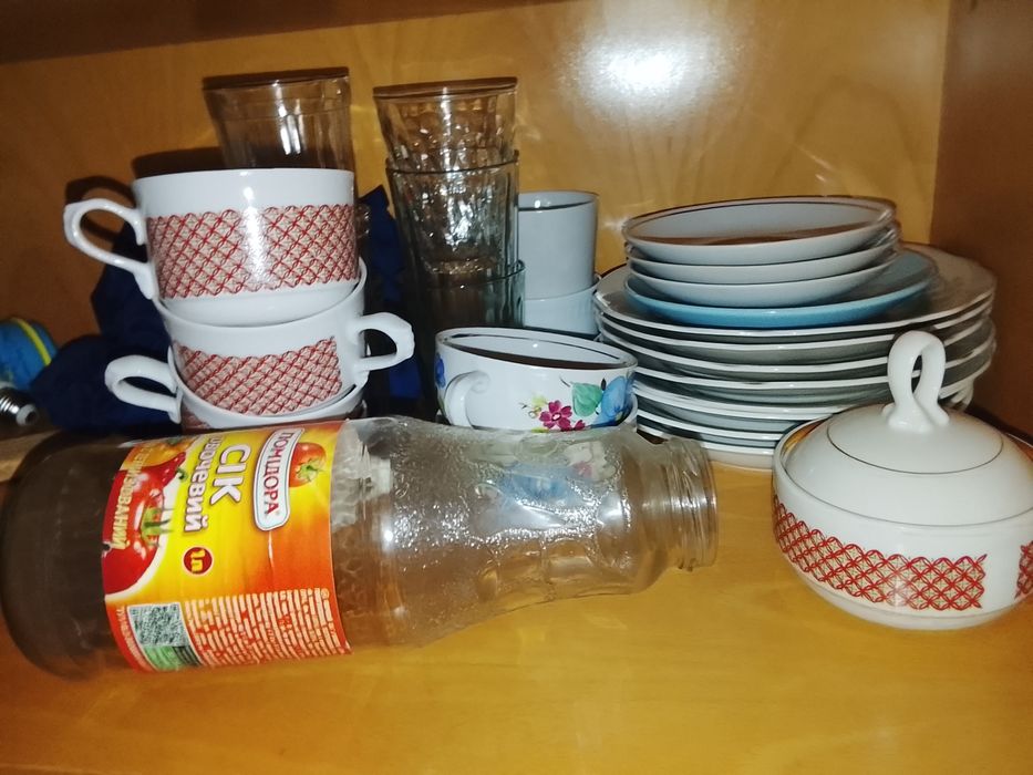 Посуд різний     .