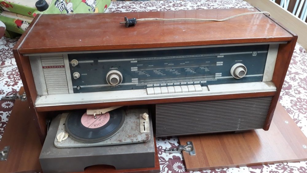 Продам антиквариат радиола 50х