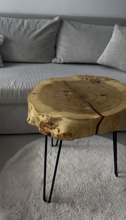 Stolik kawowy loft z żywicą epoksydową