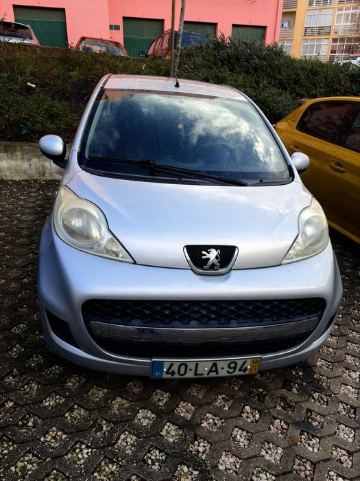 Peugeot 107 black and silver