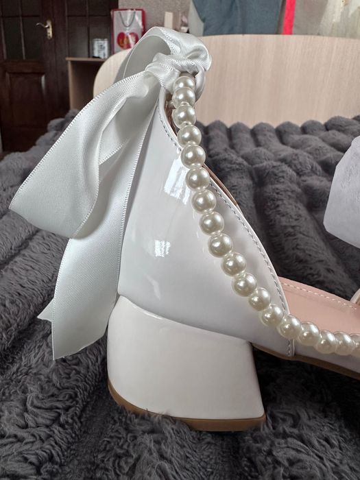 Продаю нові весільні туфлі