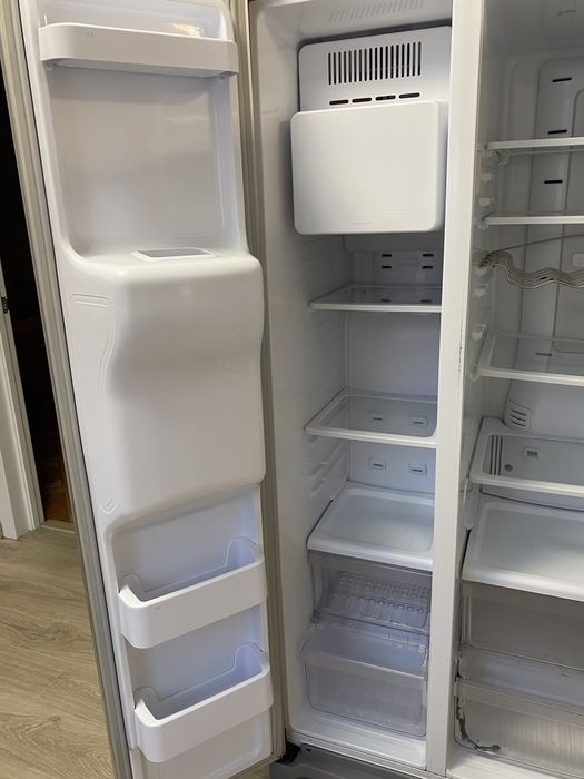 Холодильник самсунг в хорошому стані