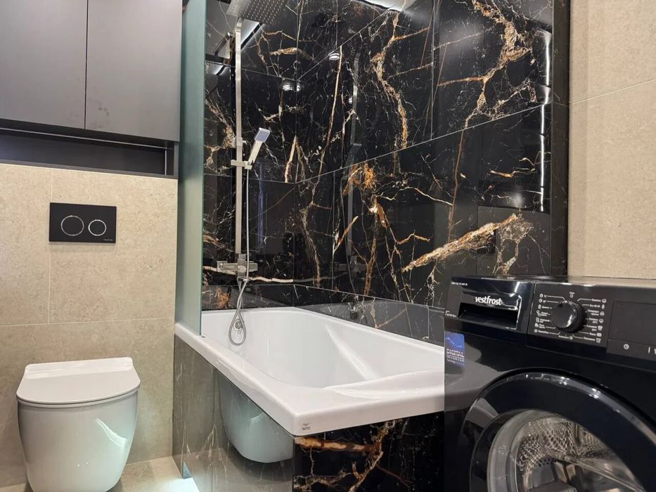 Оренда! 1.5 кім з сучасним ремонтом біля озера з басейном на даху