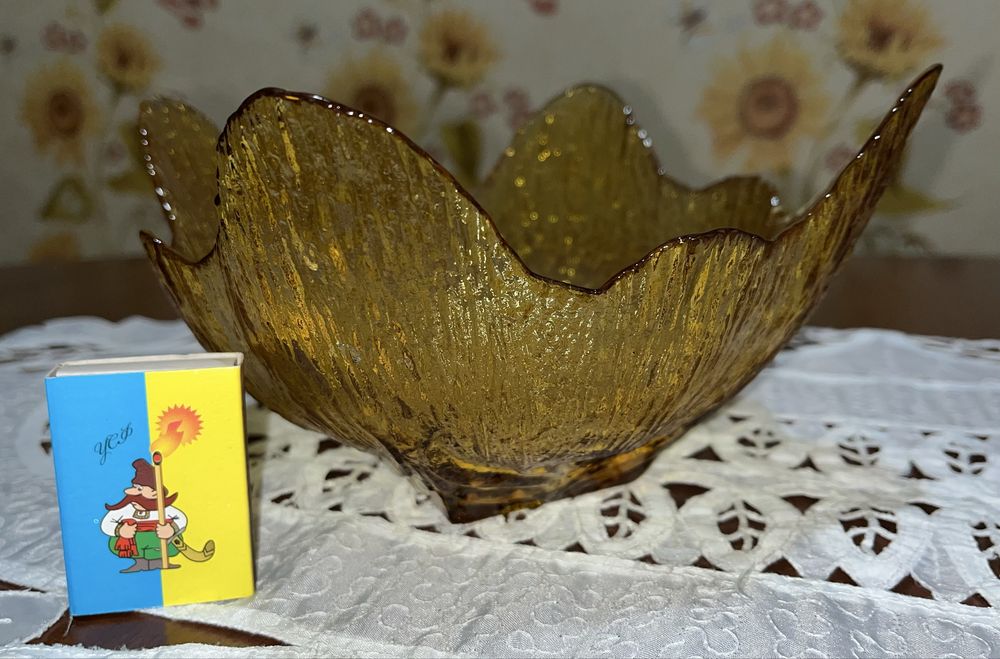 Продам посуд з кольорового скла.