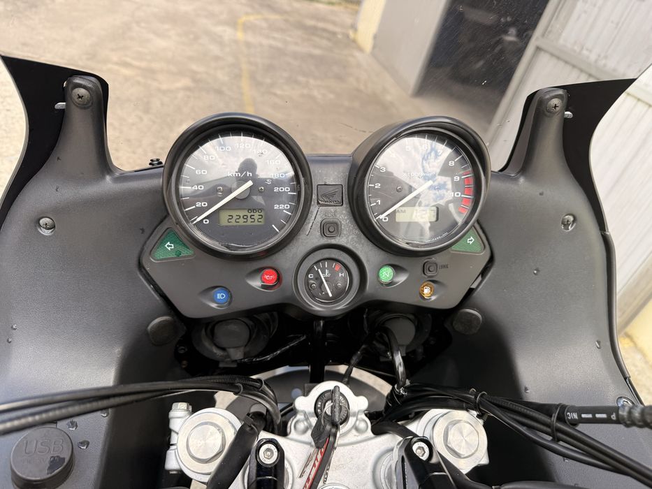 Vendo Honda Varadero  com 23.000 km
