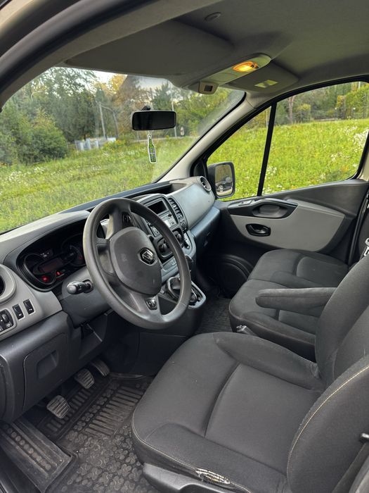 Renault Trafic 9 osob PL salon