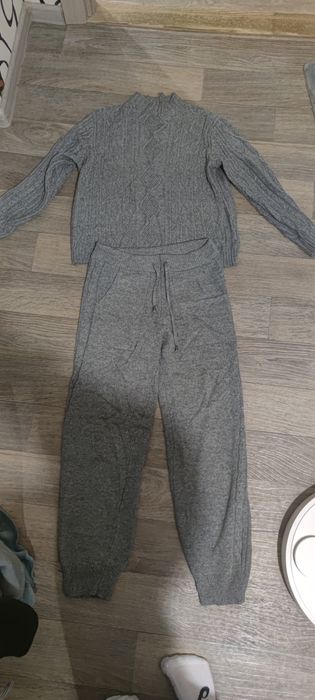 Женский шерстяной костюм