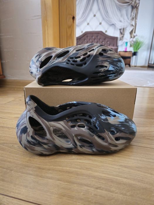 Yeezy Foam Runner MX Cinder 43