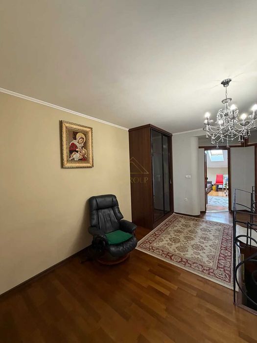 Продаж квартири мансарда в центрі міста по вулиці Мельника. Програми!!!