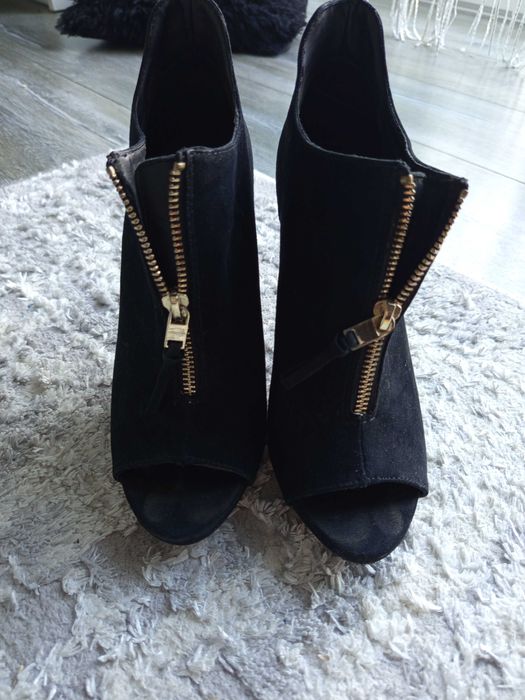 Buty damskie 37 Bershka botki czarne na obcasie
