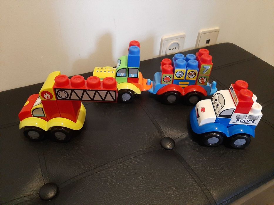 Carros em forma de lego