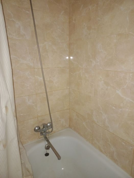 Будиночок коли лісу  та недалеко річка і св.джерело