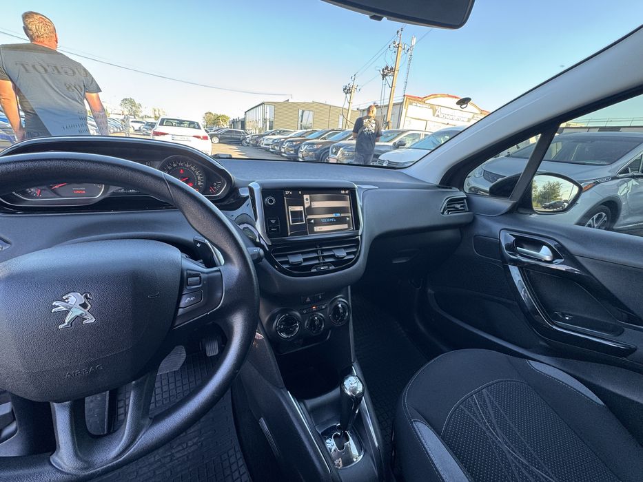 Продам Peugeot 208
