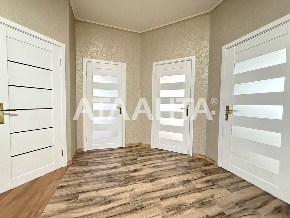 Здається в оренду простора 4-кім квартира  на вул. Руфа.