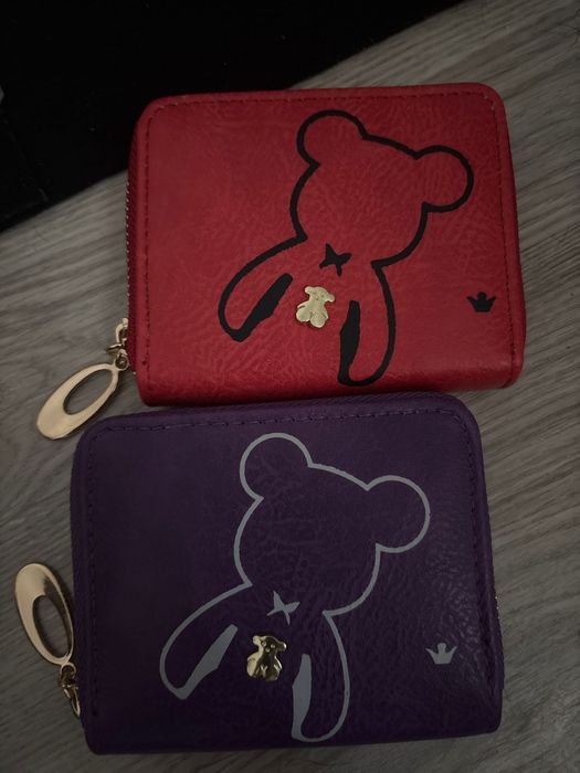 Carteiras pequenas e novas