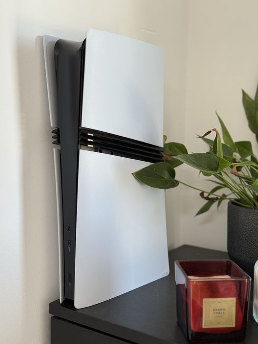 PlayStation 5 Pro como nova + comando extra | Ainda na garantia