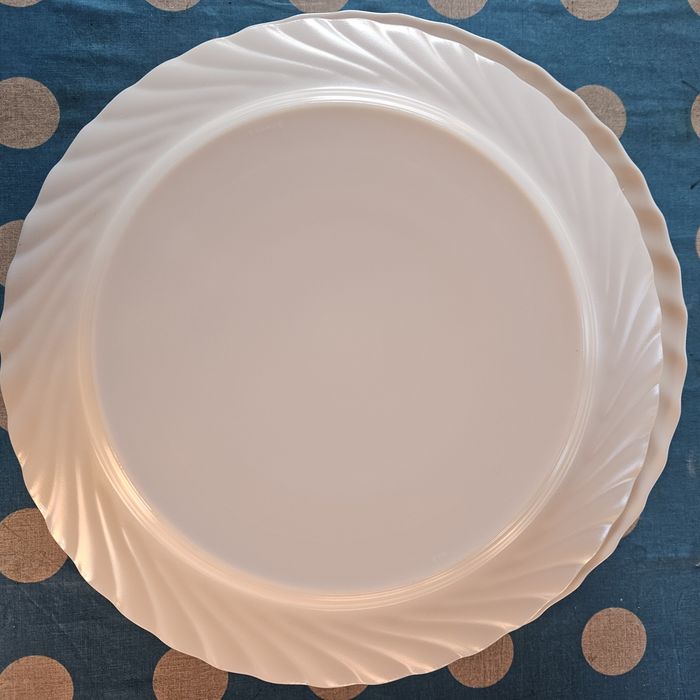 Zestaw 8 dużych płytkich talerzy 32 cm