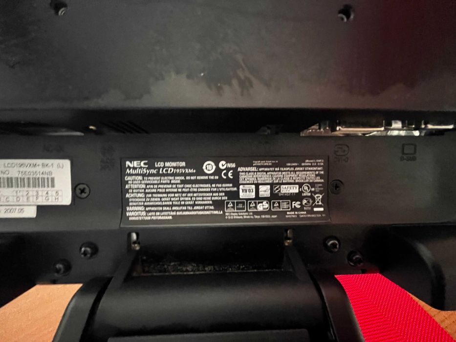 Monitor LCD NEC 19"