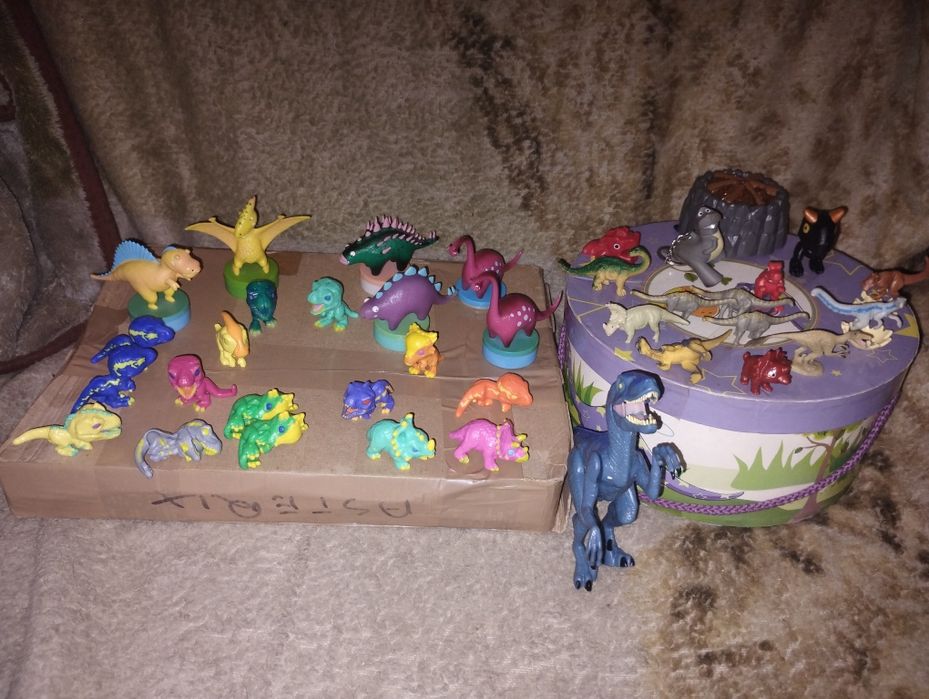 Dinozaury: Kinder, pieczątki i inne
