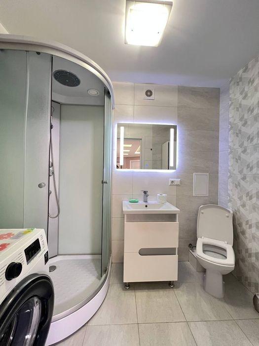 Здається трикімнатна квартира неподалік ринку