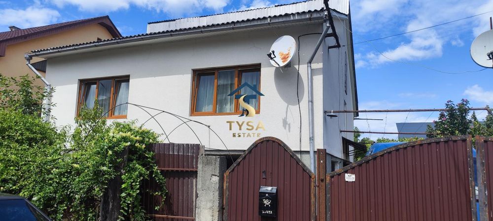 Великий будинок у Тячеві: 210 м², 7 соток, гараж та всі комунікації