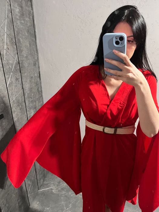 Czerwona sukienka midi