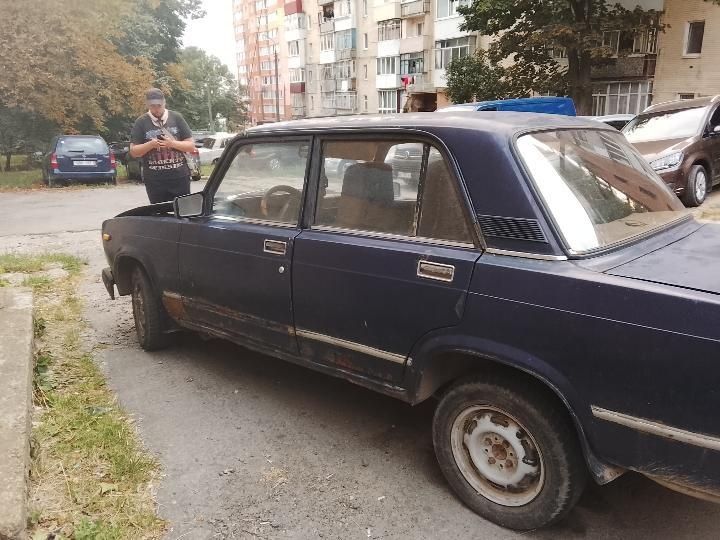 Продам ваз 2107 на запчастини або відновлення після невеликого дтп можливий обмін на друге авто
