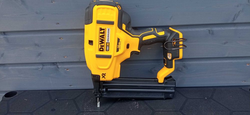 DEWALT 18V DCN680 Sztyfciarka Gwoździarka 15-54mm