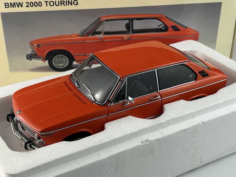 BMW 2002 Touring AUTOart 1/18