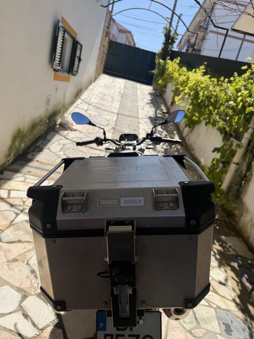 BMW G310R 2025 + Top Case