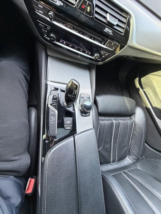 BMW 530e гібрид