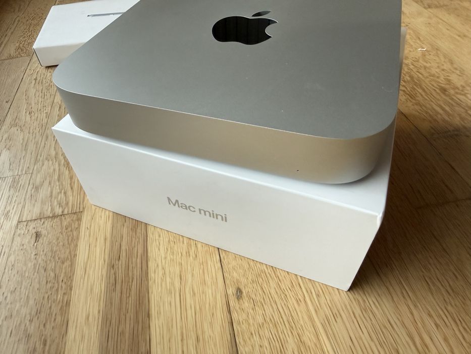 Mac mini / 8GB / 256GB  + klawiatura Apple