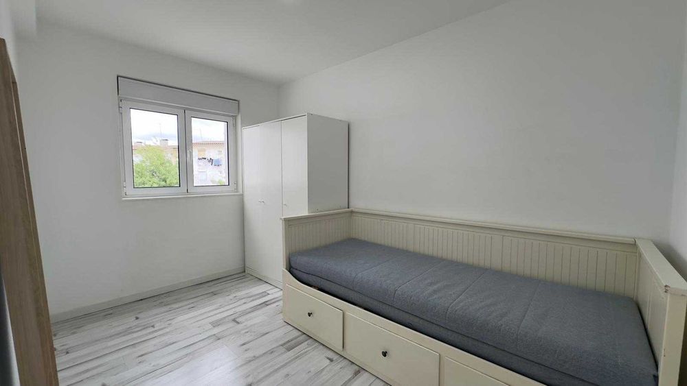 Excelente Apartamento T3 Mobilado para Arrendamento – Centro da Moita