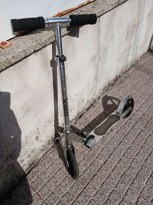 Trotinete em estado como novo