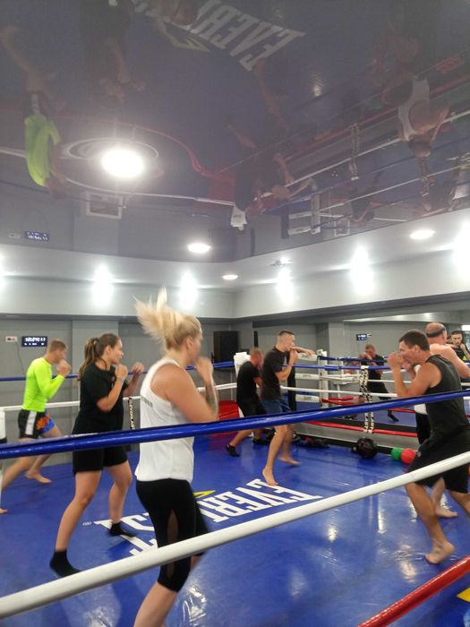 Бокс. Кікбоксинг. Харків. Тренування в групах. Для дорослих та дітей.