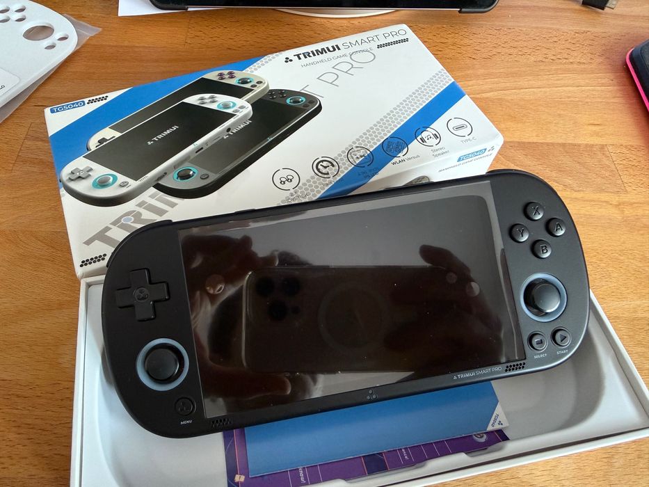 TRIMUI Smart Pro - 256GB - Over 13,000 Games Included64284344971650121