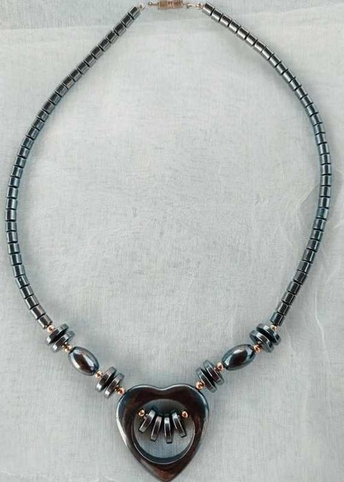 Naszyjnik czarny kamień serce