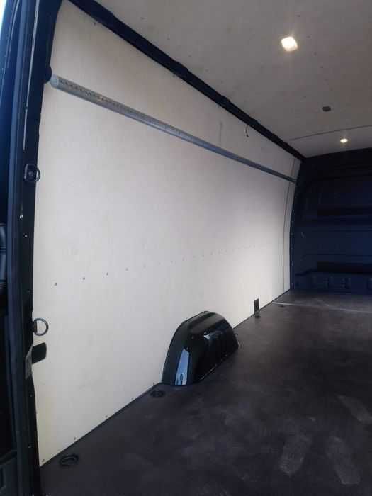 Mercedes Sprinter 907 - Profesjonalna zabudowa przestrzeni ładunkowej