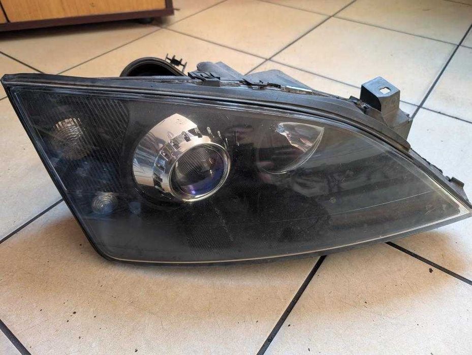 Lampa xenon prawa przód przednia Ford Mondeo MK3