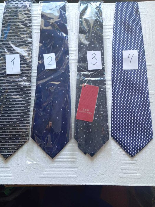 11 краваток шовкових чорного, чорно-синього, синього кольорів