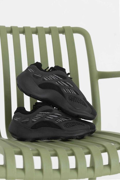 Унисекс кроссовки Adidas Yeezy Boost 700 V3 кросівки адидас изи 700 в3