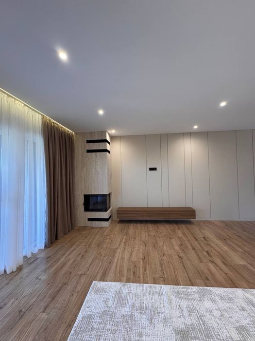 Оренда таунхаусу з своїм двором.