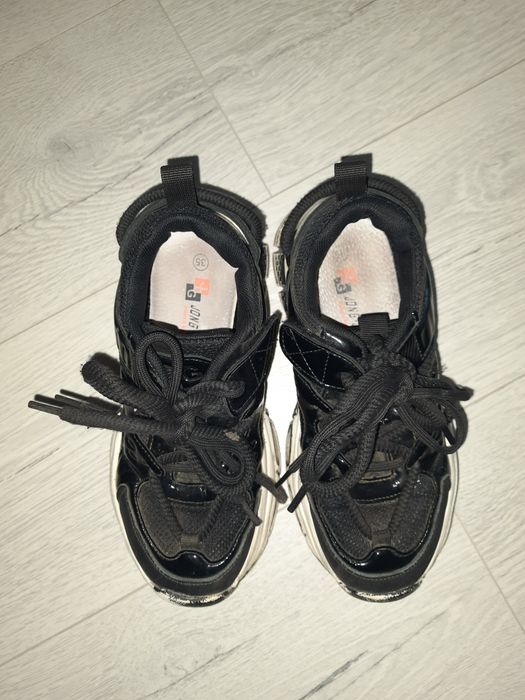 Кросівки на дівчинку